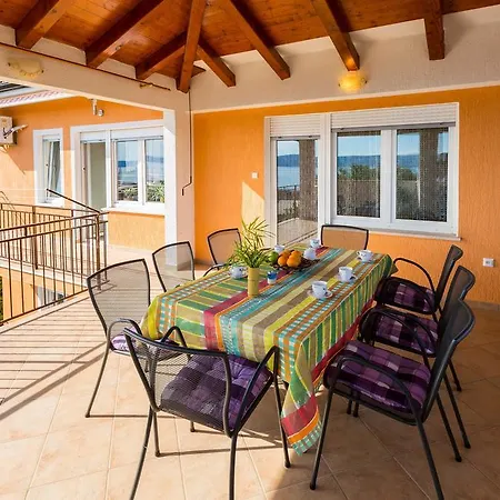 Marija I Boris Apartmán Novi Vinodolski